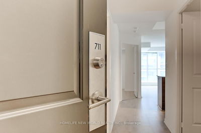 Unit 711 — 35 Bastion St, Toronto - Niagara image-0-3