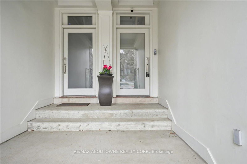 24A Oxton Ave, Toronto, M5P 1L9 | Image 3