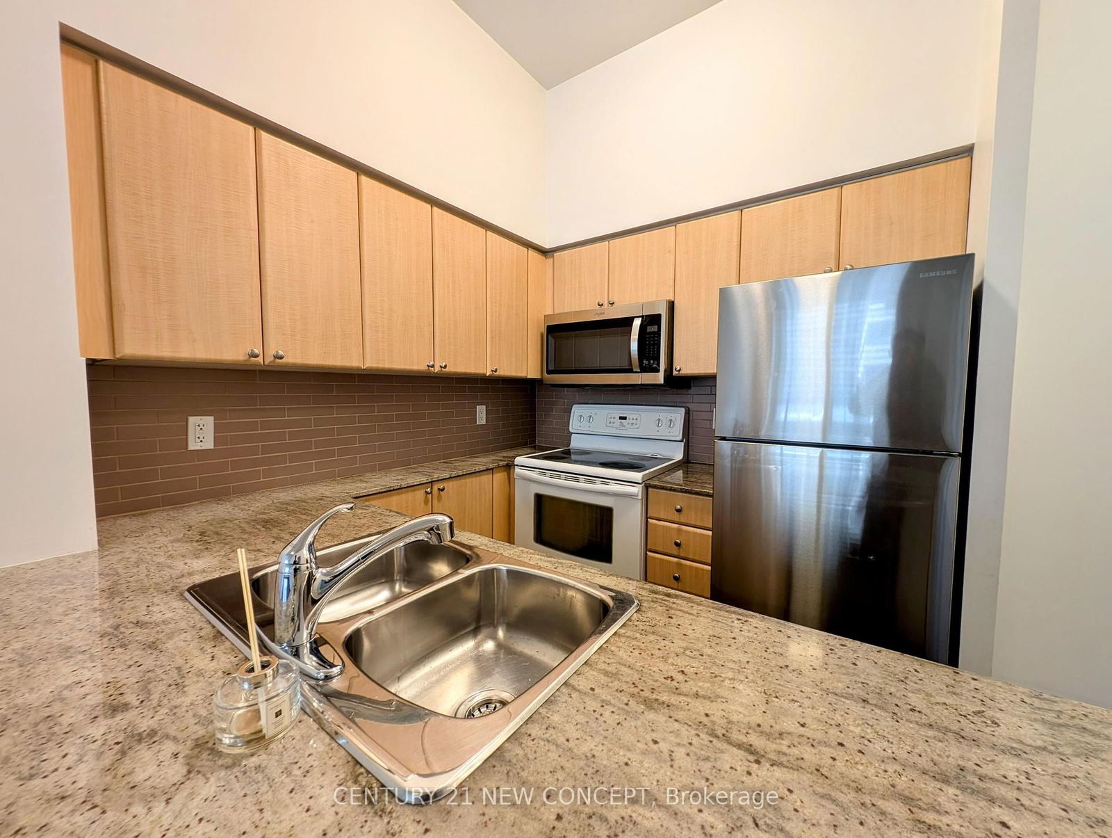 Condo for lease at 203-763 Bay Street, Toronto, Bay Street Corridor, M5G 2R3 - MLS: C12047066