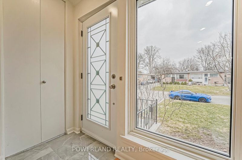 Main Floor - 72 Pynford Cres, Toronto, M3A 1W8 | Image 2