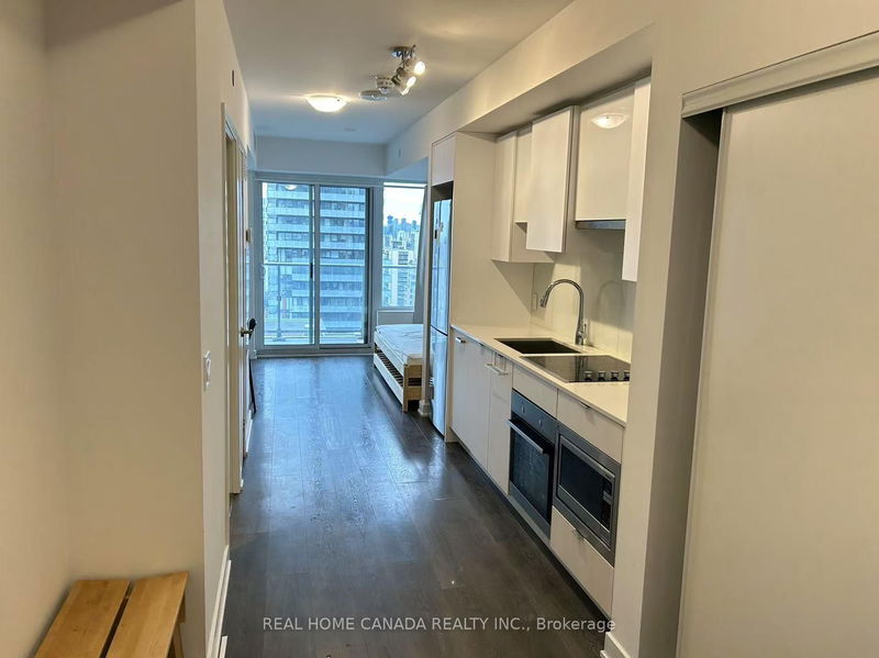 home for lease on 2107-195 Redpath Avenue