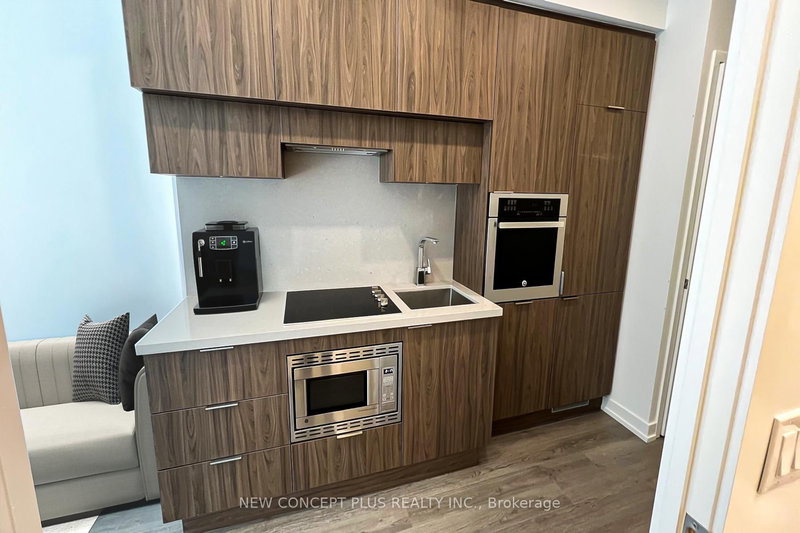 404 - 39 Roehampton Ave, Toronto, M4P 0G1 | Image 2