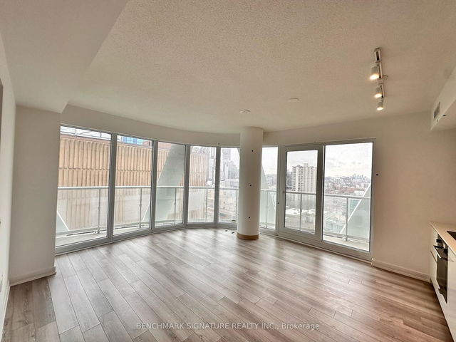 1434 - 230 Simcoe Street
