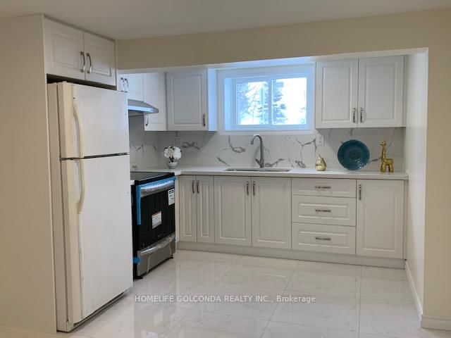 Detached House leased at 300 Searle Avenue, Toronto, Bathurst Manor, M3H 4C4 - MLS: C12050978