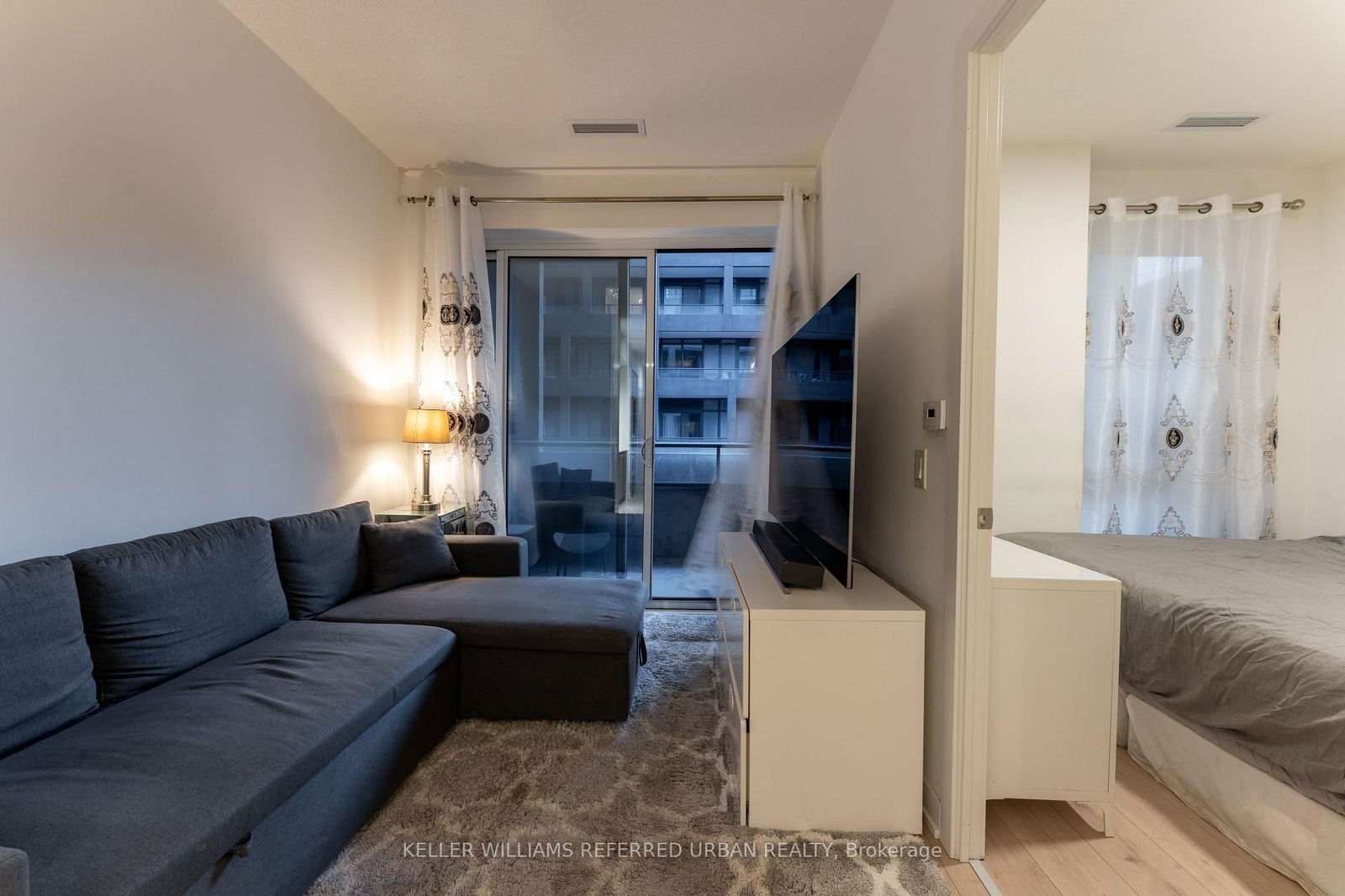 Condo leased at 206-9 Tecumseth Street, Toronto, Niagara, M5V 0S5 - MLS: C12051986