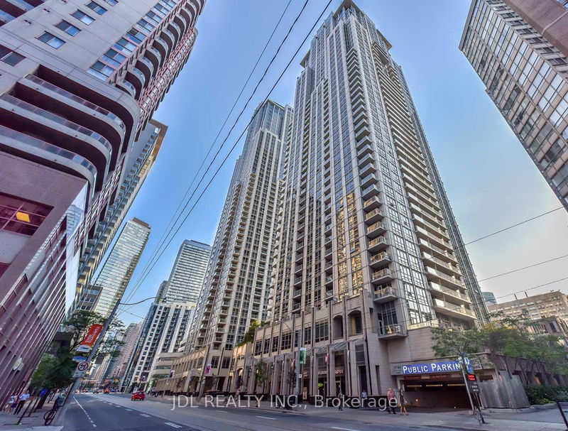home for lease on 602-761 Bay Street