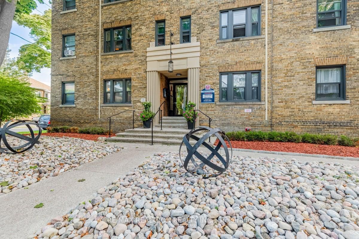 Condo leased at 22-1 Mallory Gdns, Toronto, Yonge-St. Clair, M4V 2A6 - MLS: C12054029
