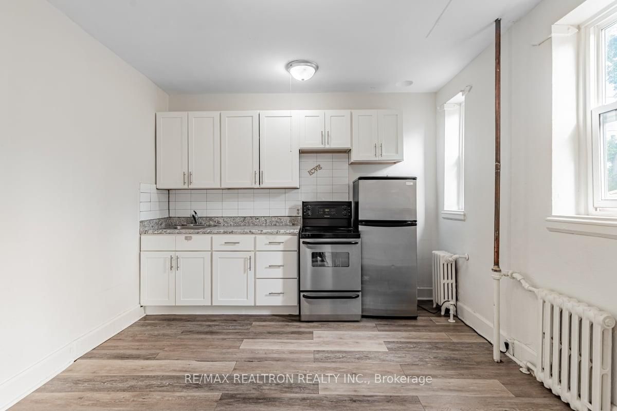 Condo leased at 22-1 Mallory Gdns, Toronto, Yonge-St. Clair, M4V 2A6 - MLS: C12054029
