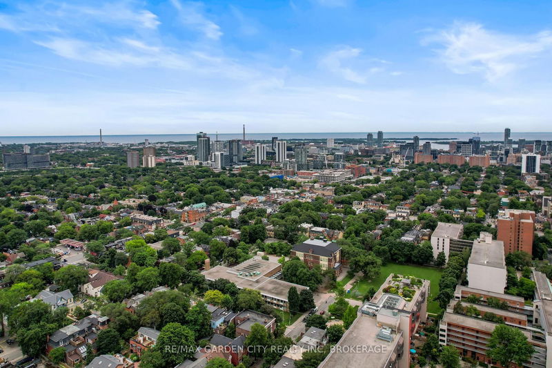home for sale on 1903-40 Homewood Avenue