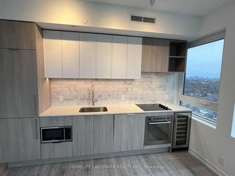 home for lease on 1806-2020 Bathurst Street
