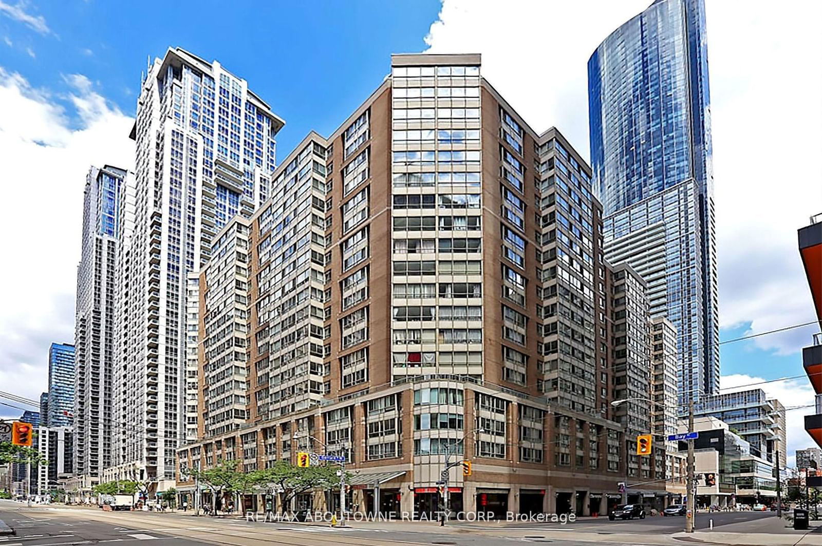 Condo leased at 1405-717 Bay Street, Toronto, Bay Street Corridor, M5G 2J9 - MLS: C12054901