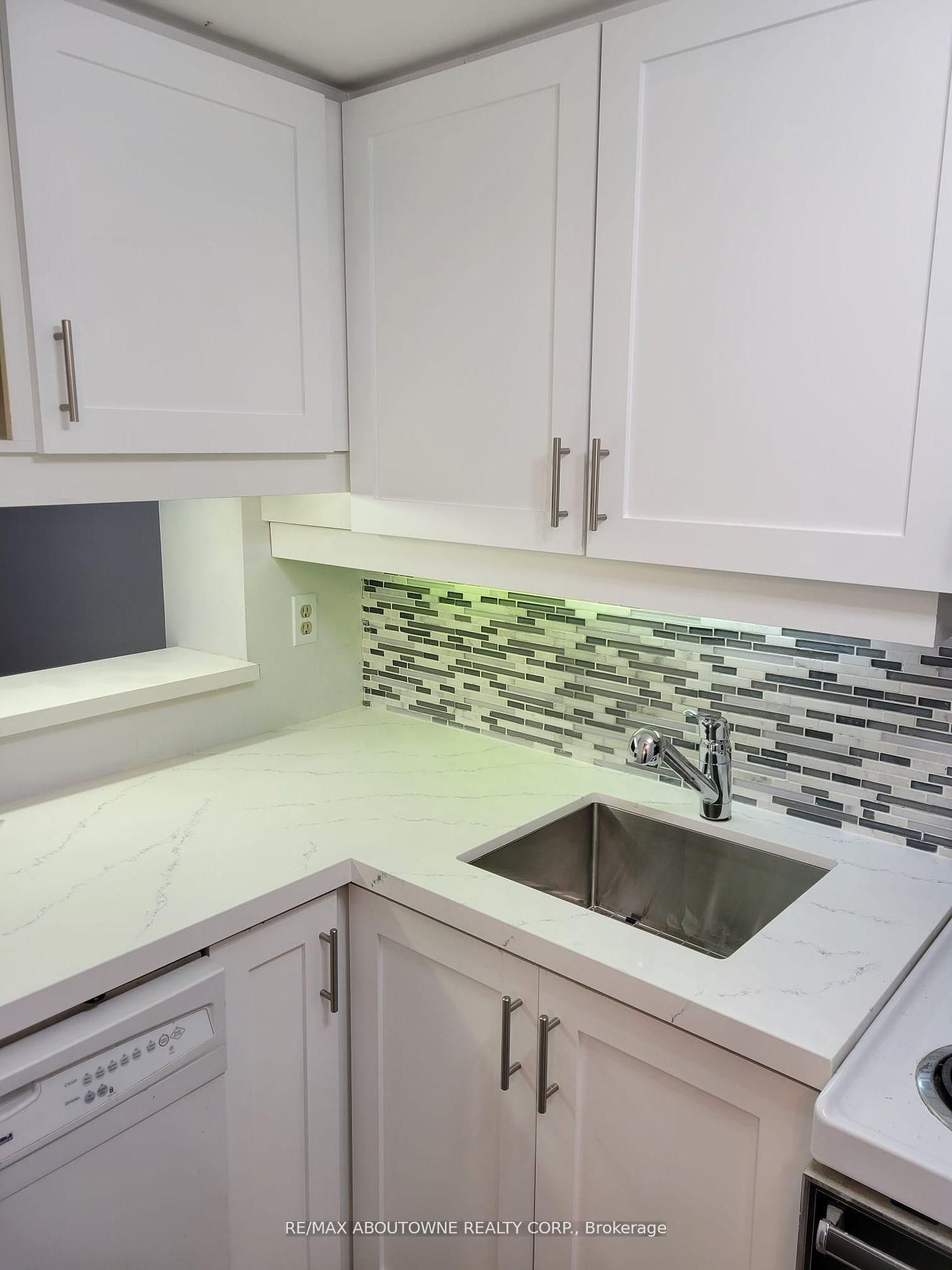 Condo leased at 1405-717 Bay Street, Toronto, Bay Street Corridor, M5G 2J9 - MLS: C12054901