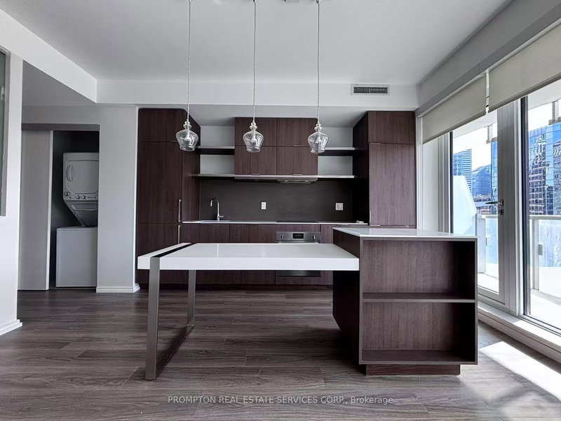 1711 - 197 Yonge St, Toronto, M5B 1M4 | Image 3