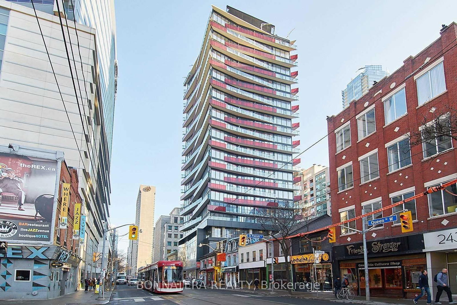 Condo for lease at 2111-215 Queen Street, Toronto, Waterfront Communities C1, M5V 0P5 - MLS: C12056484