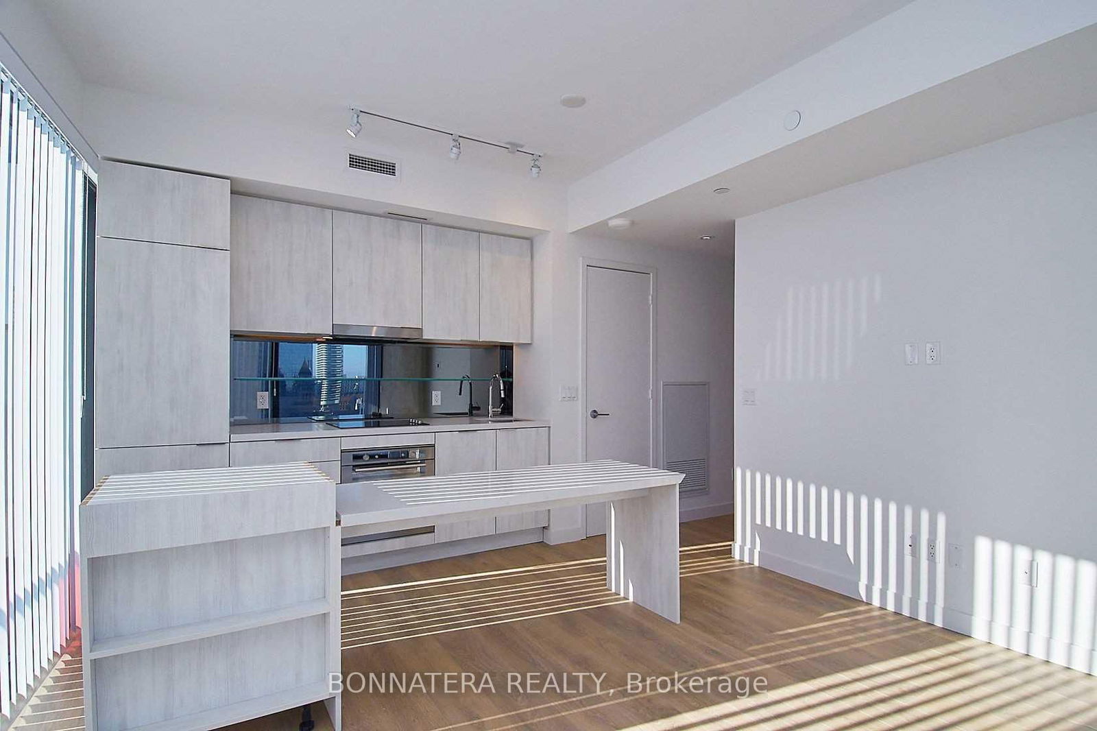 Condo for lease at 2111-215 Queen Street, Toronto, Waterfront Communities C1, M5V 0P5 - MLS: C12056484