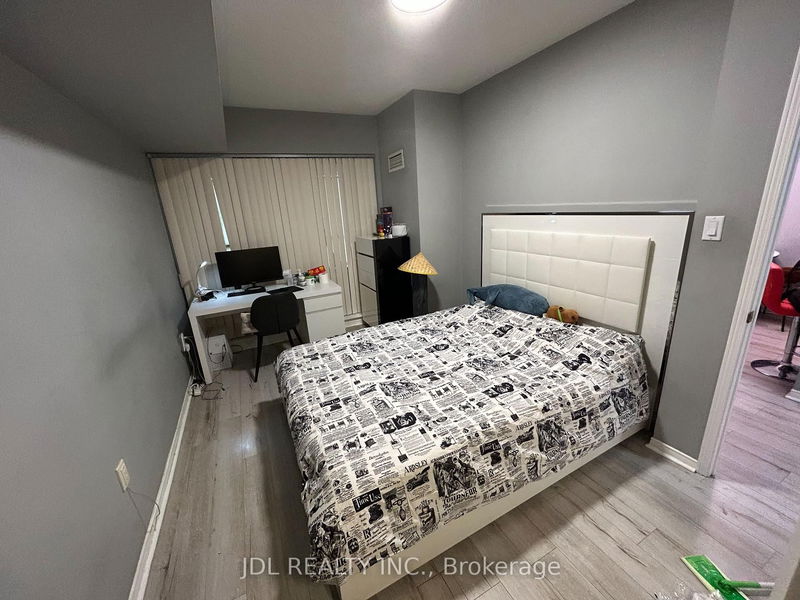 home for lease on 1610-887 Bay Street
