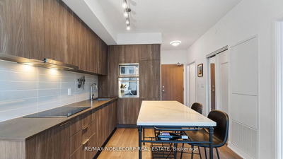 Unit 919 — 576 Front St, Toronto - Bay Street Corridor image-0-3