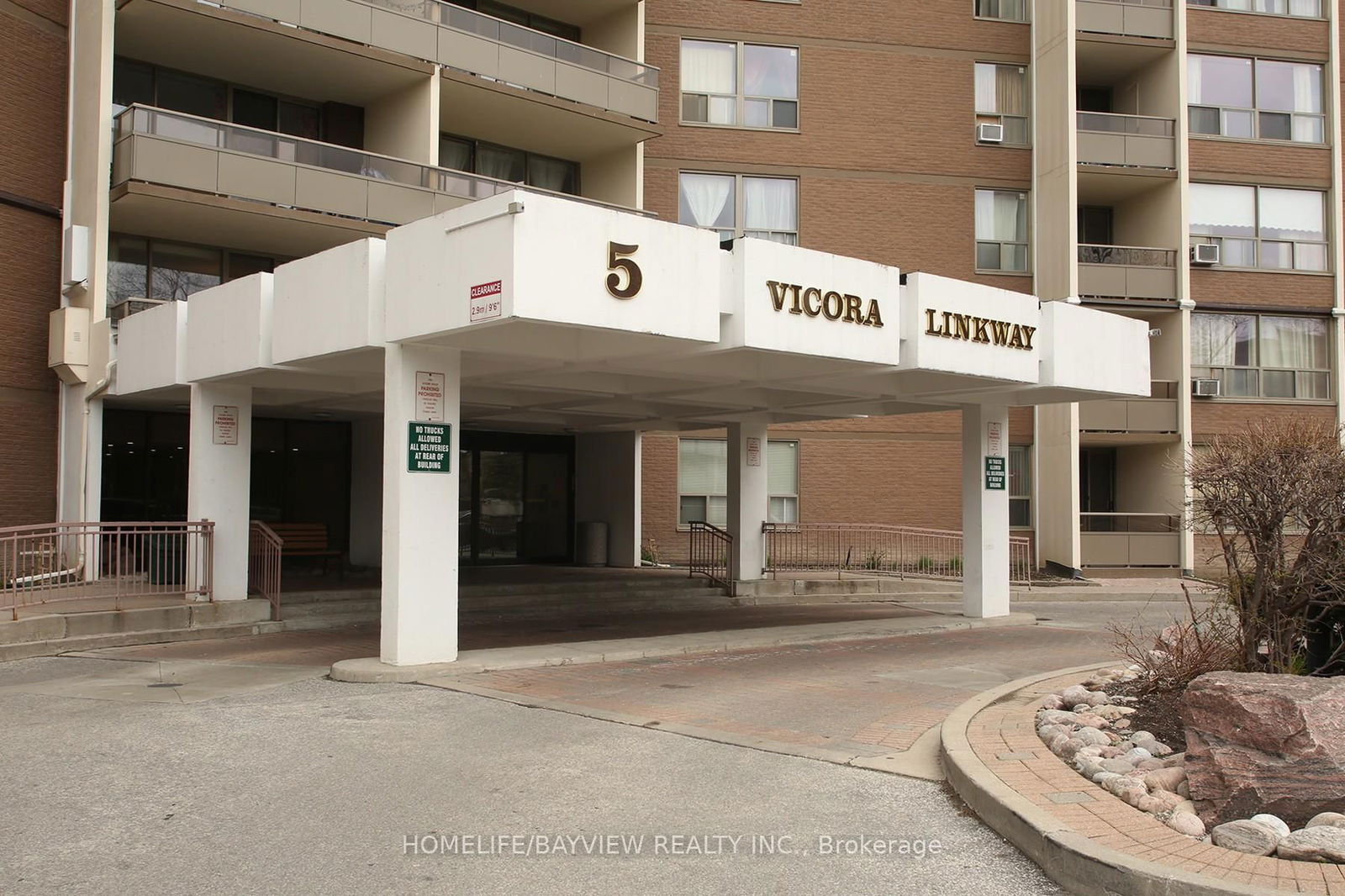 Condo sold at 1203-5 Vicora Linkway N/A, Toronto, Flemingdon Park, M3C 1A5 - MLS: C12061400