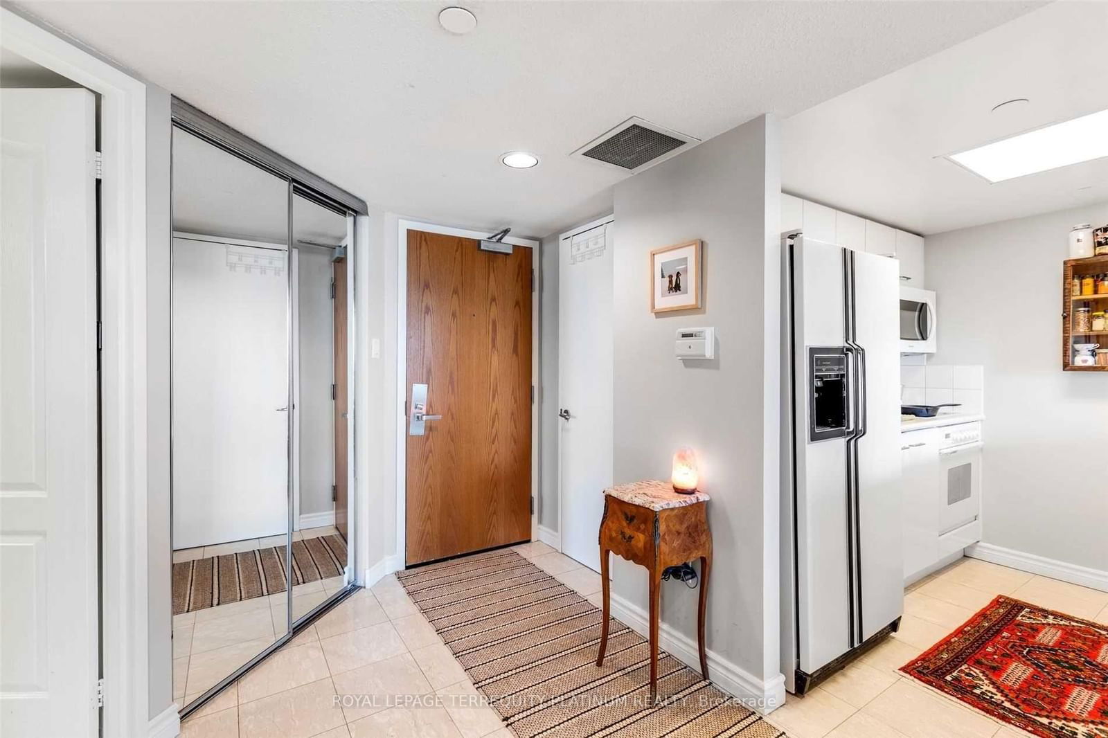 Condo for lease at 2112-38 Elm Street, Toronto, Bay Street Corridor, M5G 2K5 - MLS: C12061579