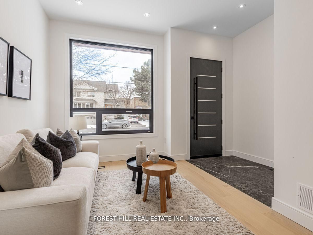 Detached House sold at 515 Woburn Avenue, Toronto, Bedford Park-Nortown, M5M 1L8 - MLS: C12062312