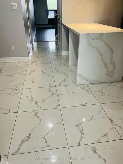 Unit 306 — 135 Leeward Glwy, Toronto - Flemingdon Park image-0-2