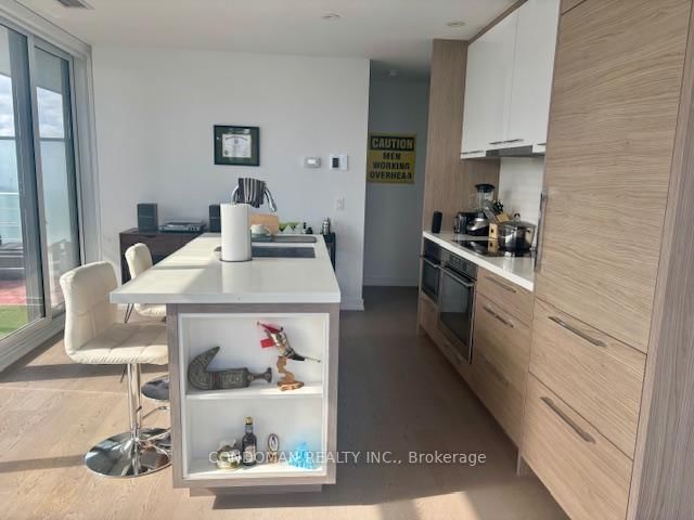 Condo for lease at 2407-488 University Avenue, Toronto, Kensington-Chinatown, M5G 0C1 - MLS: C12063419