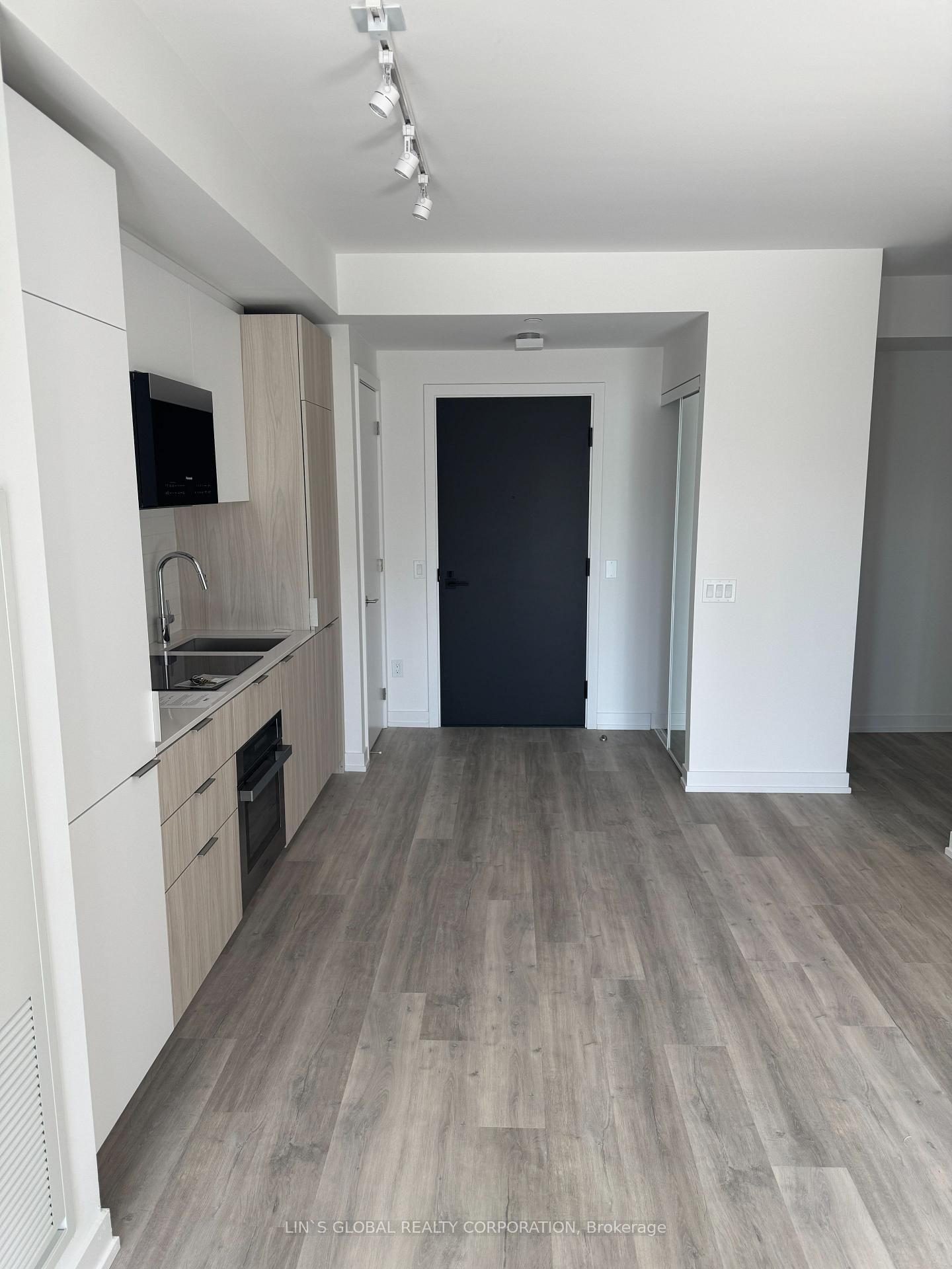 28 Eastern Avenue, Unit 814 - Photo 6