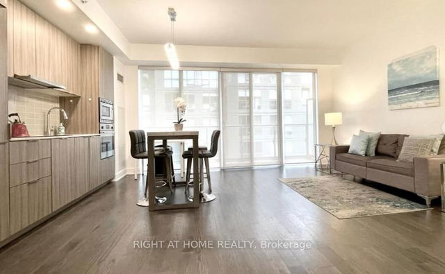 605 - 955 Bay Street