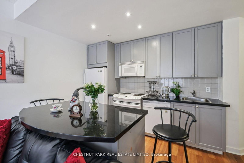 1014 - 85 Bloor St E, Toronto, M4W 3Y1 | Image 3