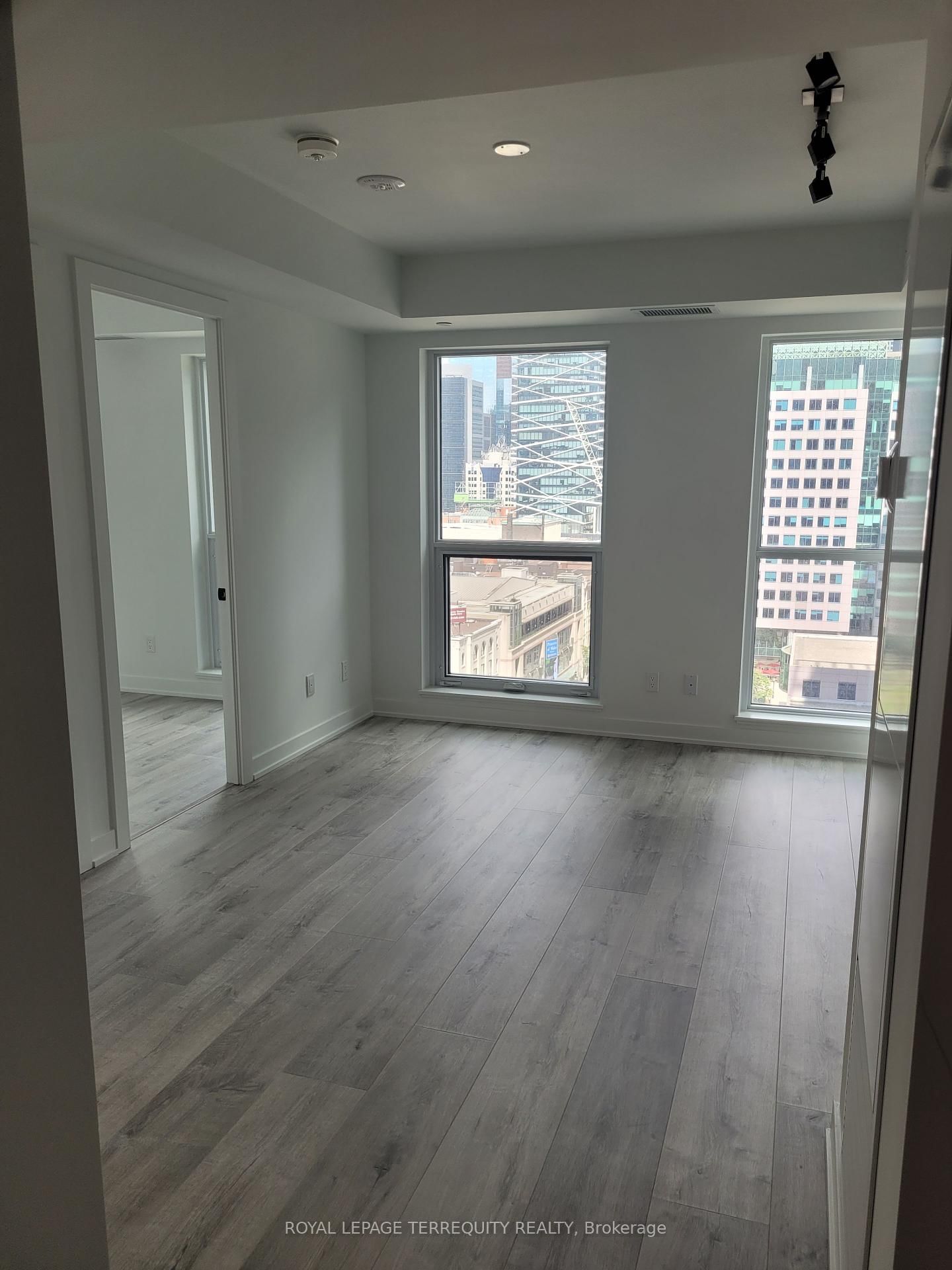 327 King Street W, Unit 1301 - Photo 8