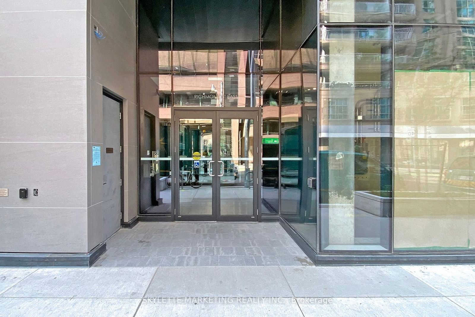 Condo for lease at 207-25 Richmond Street, Toronto, Church-Yonge Corridor, M5C 0A6 - MLS: C12069204