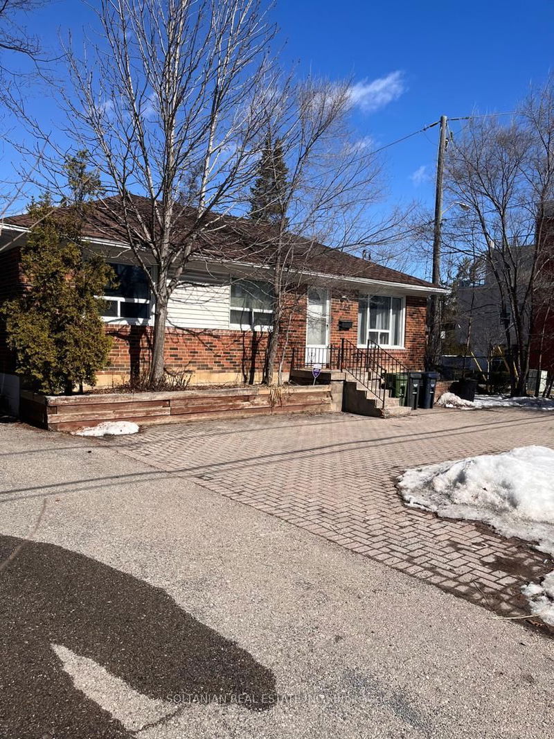 home for lease on 228 Finch Avenue W