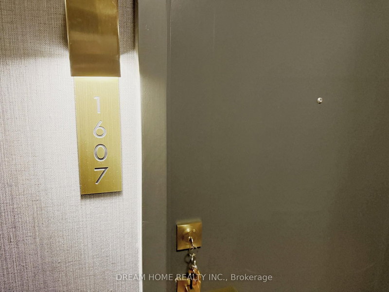 1607 - 50 Charles St E, Toronto, M4Y 0C3 | Image 3