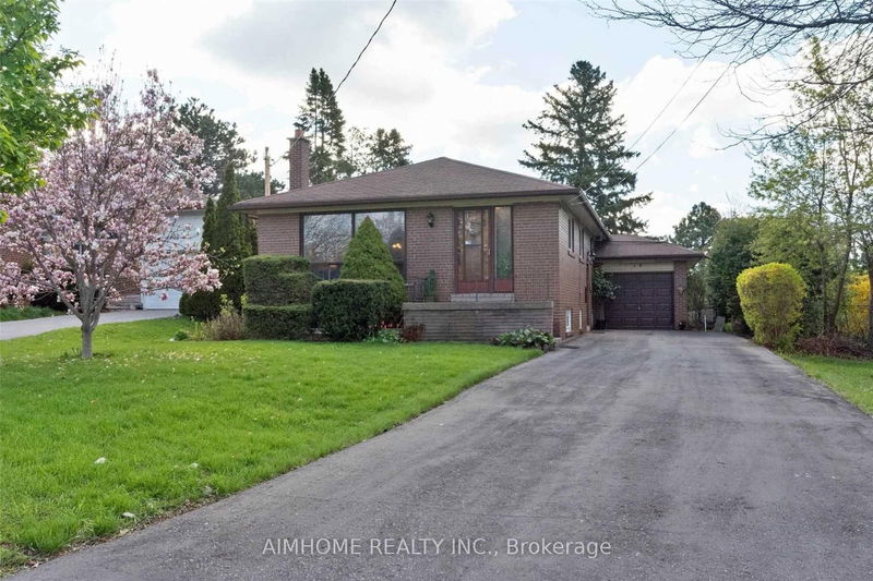 home for lease on Upper-19 Lochinvar Crescent