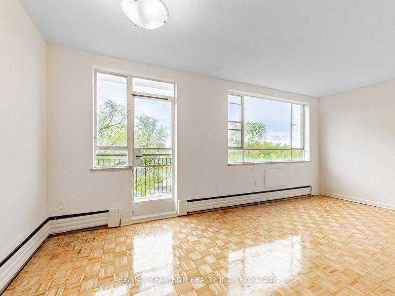 home for lease on 506-2895 Bathurst Street
