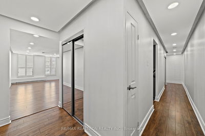 Unit 702 — 130 Neptune Dr, Toronto - Englemount-Lawrence image-0-3