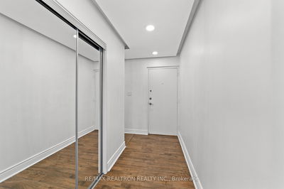 Unit 702 — 130 Neptune Dr, Toronto - Englemount-Lawrence image-0-4