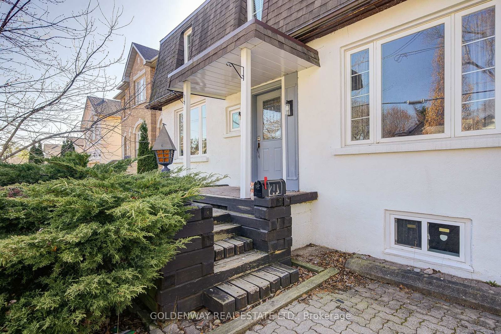 Detached House for sale at 211 Pemberton Avenue, Toronto, Newtonbrook East, M2M 1Y9 - MLS: C12071710