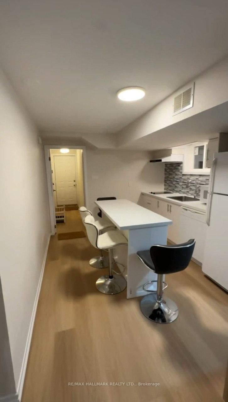 Semi-Detached House for lease at 316 Cherokee Boulevard, Toronto, Pleasant View, M2H 2W7 - MLS: C12071918