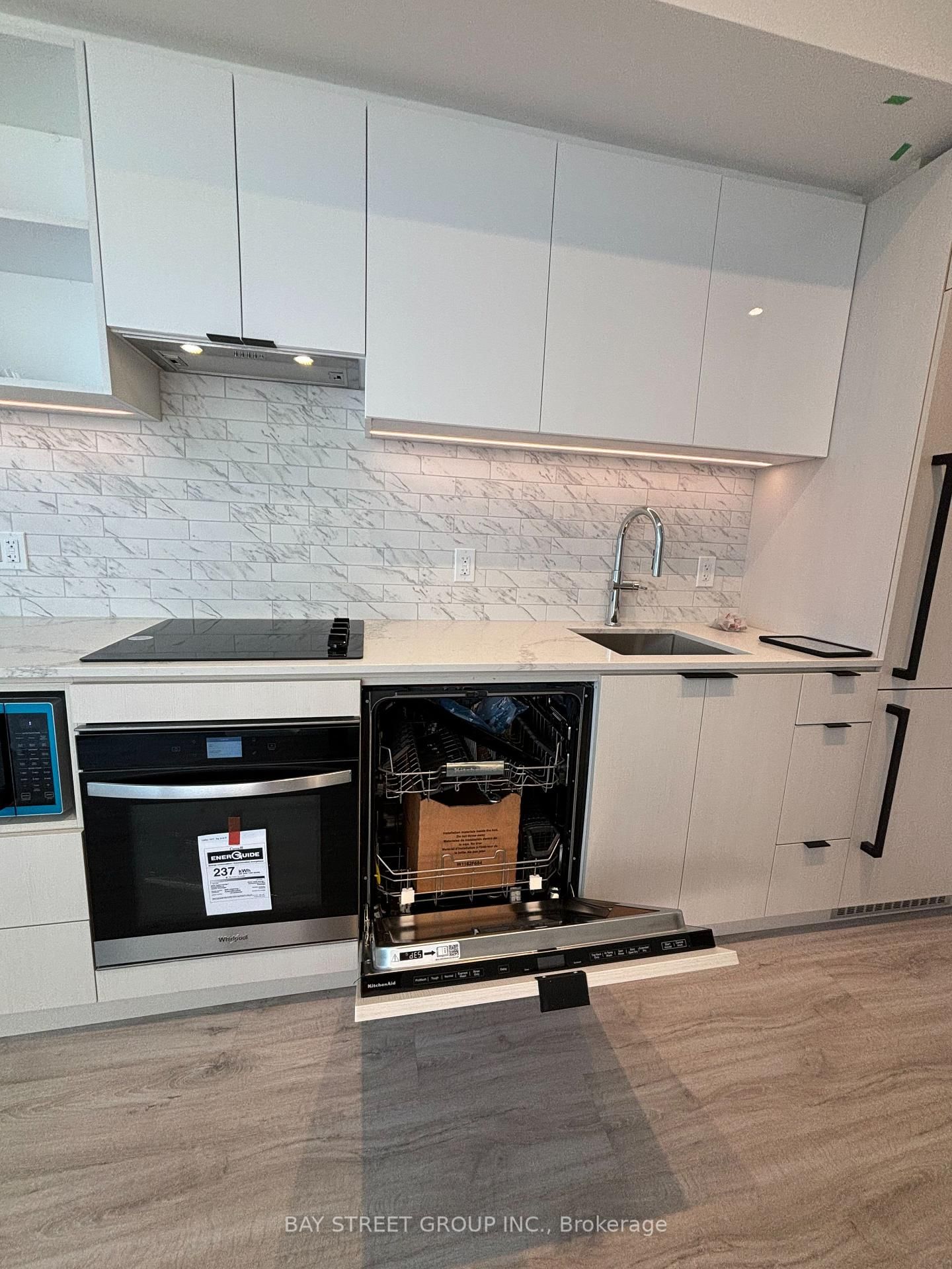 Condo leased at 1002-252 Church Street, Toronto, Church-Yonge Corridor, M5B 1Z2 - MLS: C12072874