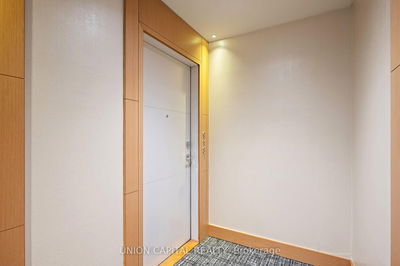 Unit 918 — 99 The Donway, Toronto - Banbury-Don Mills image-0-2