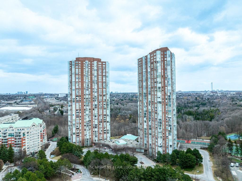 Condo for sale at 1005-7 Concorde Place, Toronto, Banbury-Don Mills, M3C 3N4 - MLS: C12075468