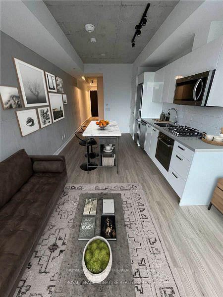 home for lease on 507-458 Richmond Street W