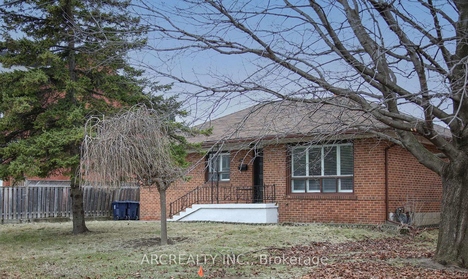 Detached House for sale at 16 Faith Avenue, Toronto, Clanton Park, M3H 1W3 - MLS: C12076369