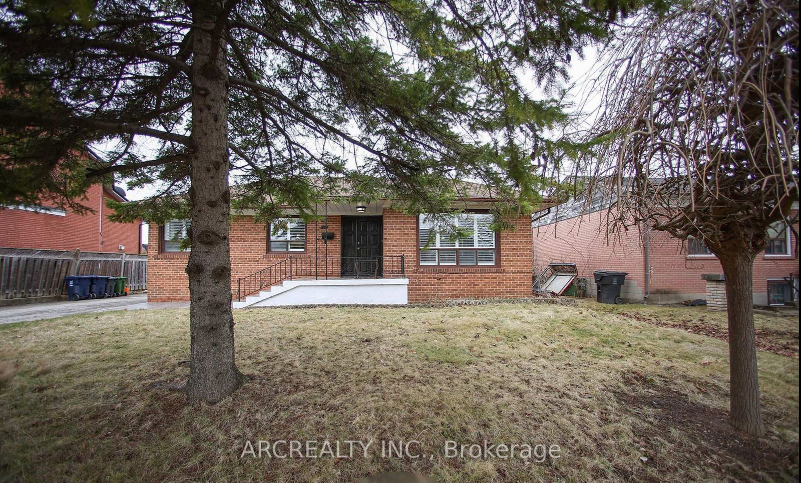 Detached House for sale at 16 Faith Avenue, Toronto, Clanton Park, M3H 1W3 - MLS: C12076369