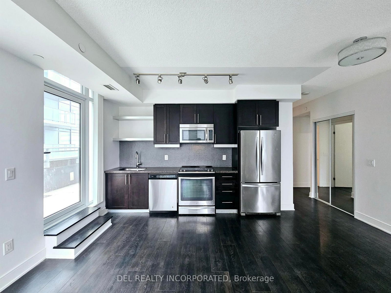 Condo for lease at 903-525 Adelaide Street, Toronto, Waterfront Communities C1, M5V 1T6 - MLS: C12077941
