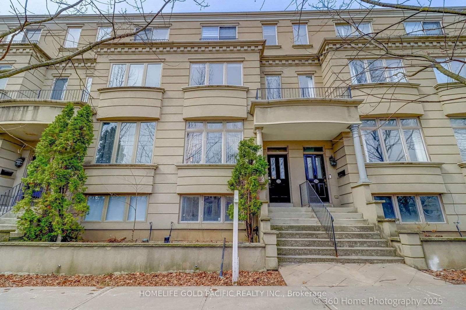 Townhouse sold at 22 Kenneth Avenue, Toronto, Willowdale East, M2N 7B4 - MLS: C12078136