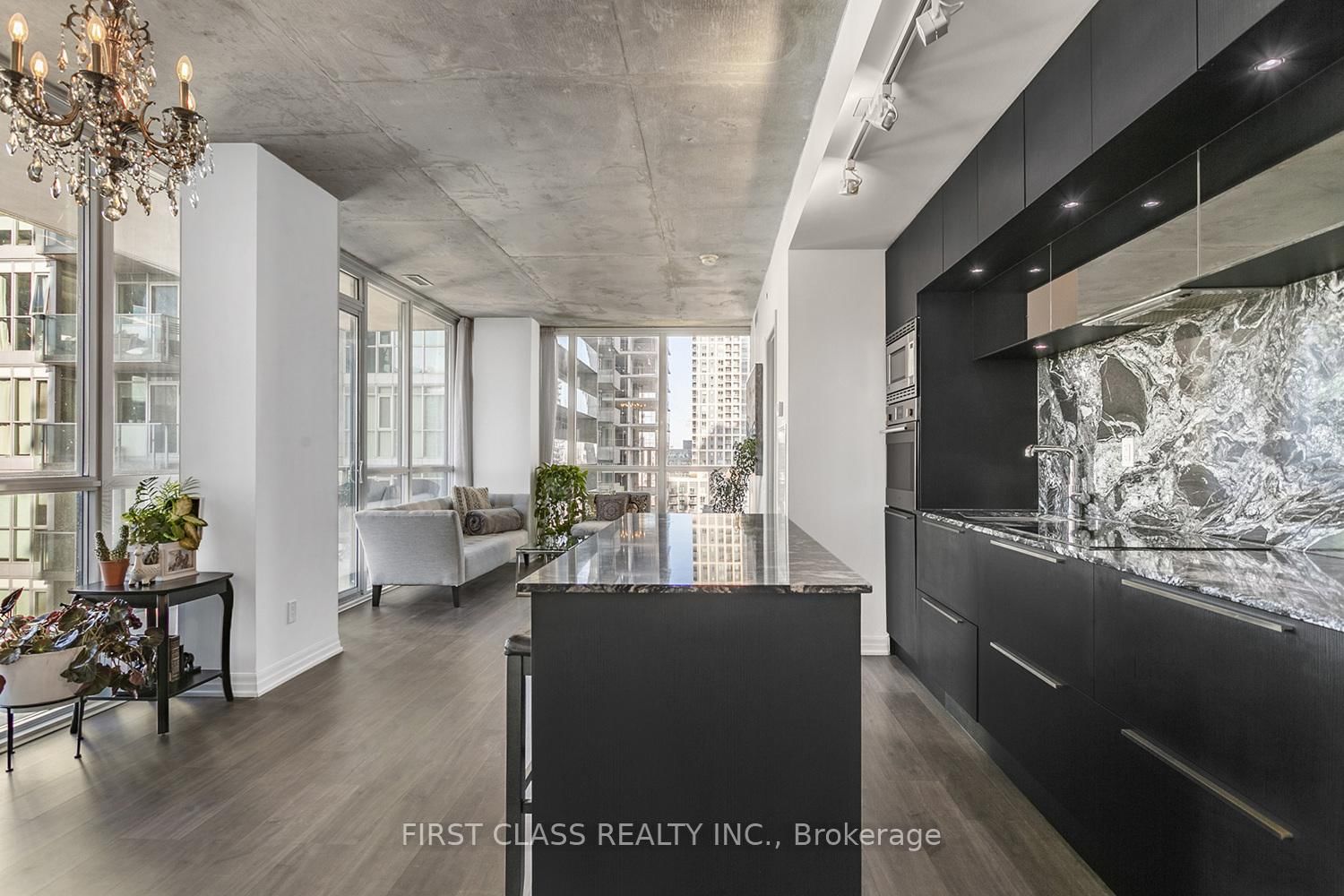 Condo sold at 2109-88 Blue Jays Way, Toronto, Waterfront Communities C1, M5V 0L7 - MLS: C12078301