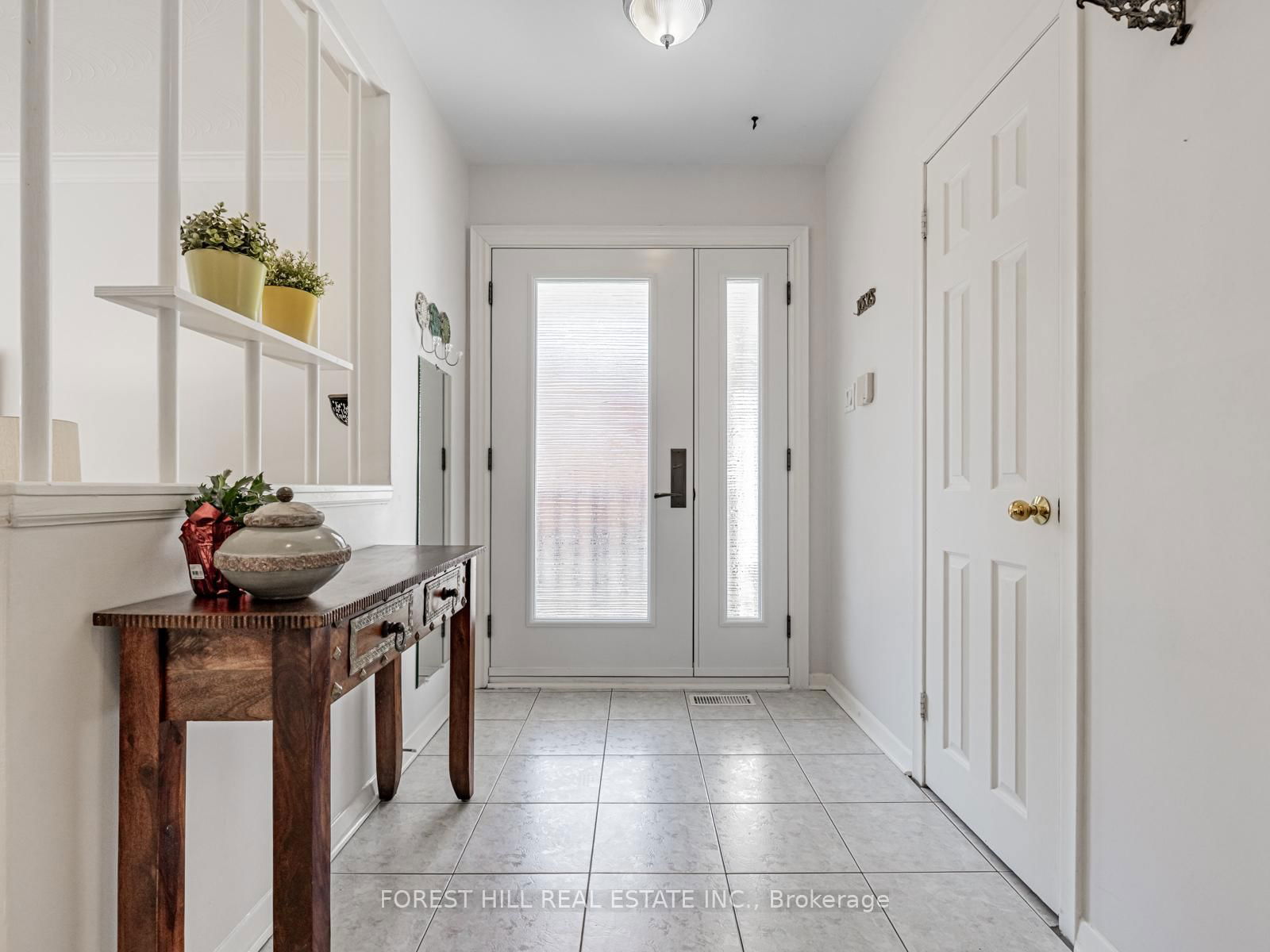 Detached House for sale at 6 Arrowstook Road, Toronto, Bayview Village, M2K 1J9 - MLS: C12078611