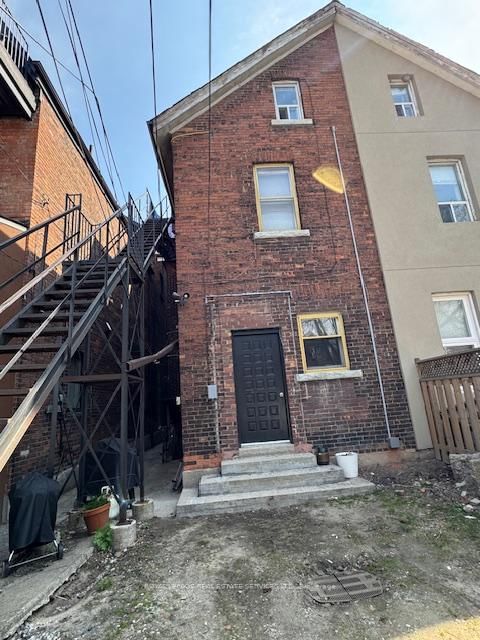 Rear Apt - 456 Markham Street
